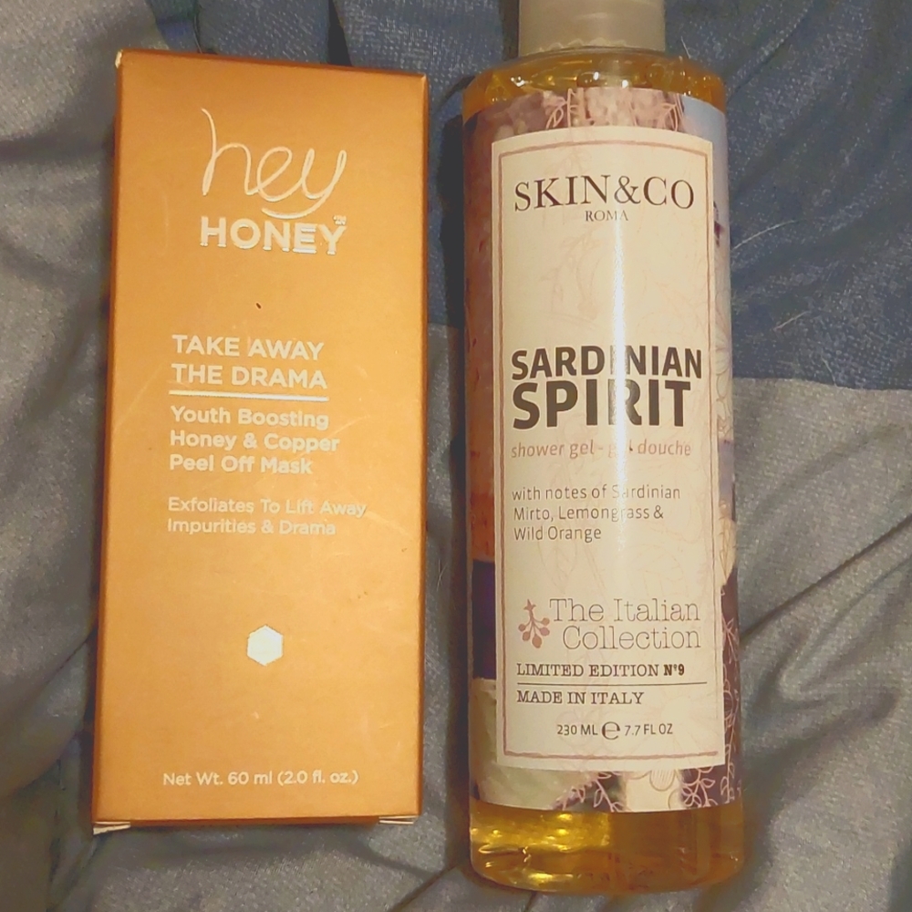 Facial stuff And shower gel